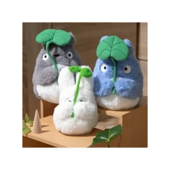 Peluches Nakayoshi|Maison Ghibli Peluche Nakayoshi Totoro Bleu avec feuille - Mon Voisin Totoro
