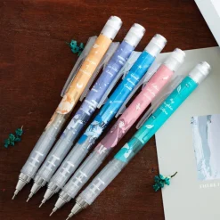 Écriture|Maison Ghibli Porte Mine Rose pastel - Kiki la petite sorcière